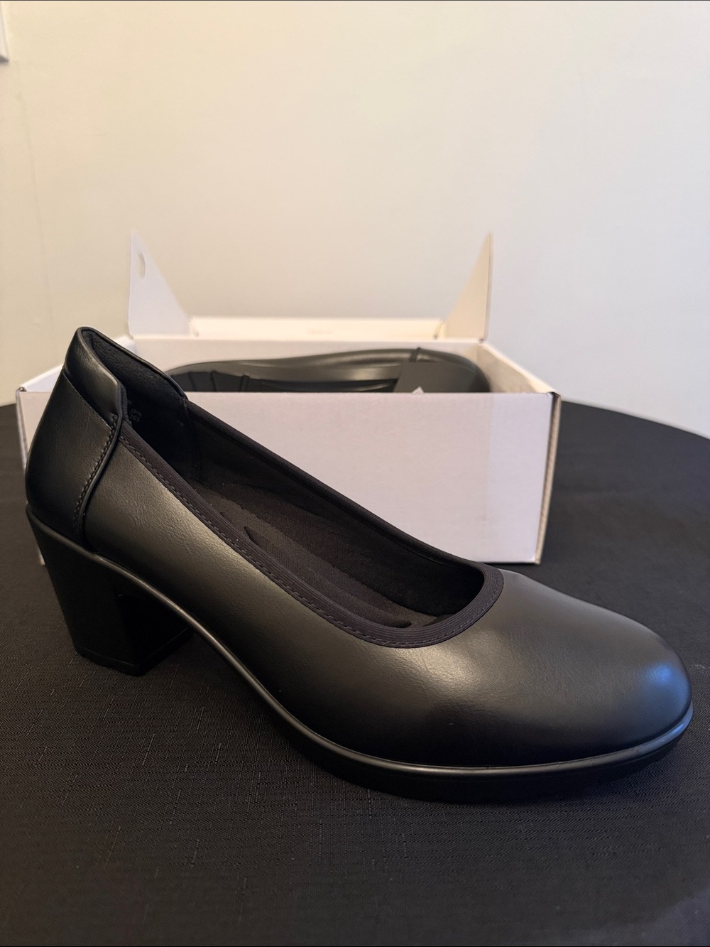 Dream Pairs Black Low Block Heel Pump